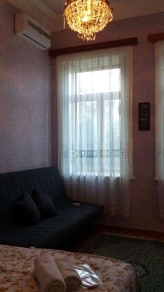 Гостевой дом JA Кутаиси Трехместный номер, вид на сад-1