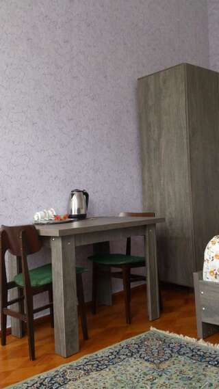 Гостевой дом JA Кутаиси Трехместный номер, вид на сад-4