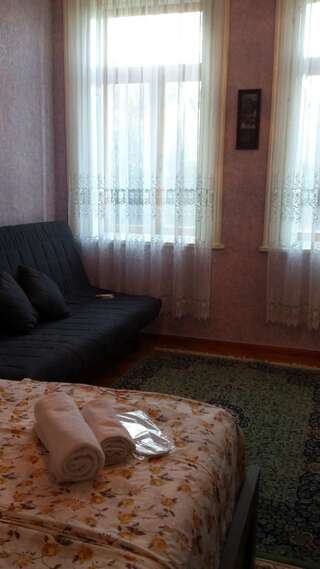 Гостевой дом JA Кутаиси Трехместный номер, вид на сад-7