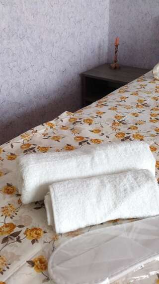 Гостевой дом JA Кутаиси Трехместный номер, вид на сад-8