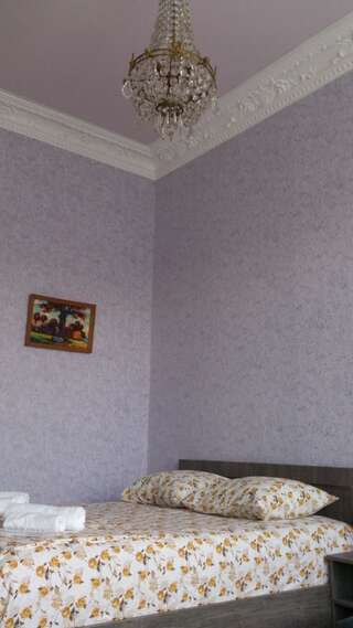 Гостевой дом JA Кутаиси Трехместный номер, вид на сад-11