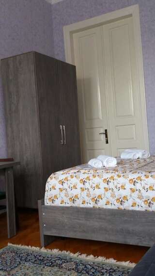 Гостевой дом JA Кутаиси Трехместный номер, вид на сад-12