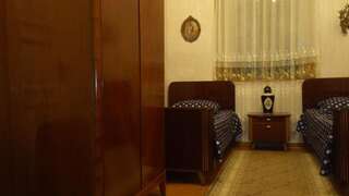 Гостевой дом JA Кутаиси Трехместный номер с общей ванной комнатой-8