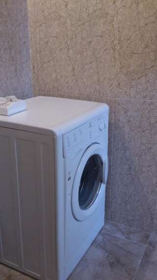 Гостевой дом JA Кутаиси Трехместный номер с общей ванной комнатой-10