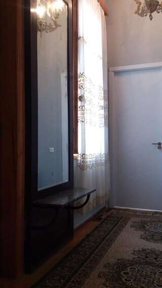 Гостевой дом JA Кутаиси Трехместный номер с общей ванной комнатой-12