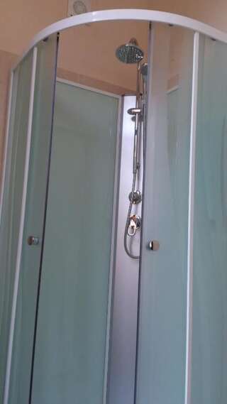 Гостевой дом JA Кутаиси Трехместный номер с общей ванной комнатой-16