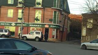 Гостевой дом JA Кутаиси Трехместный номер с общей ванной комнатой-25