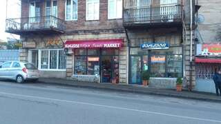 Гостевой дом JA Кутаиси Трехместный номер с общей ванной комнатой-34