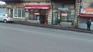 Гостевой дом JA Кутаиси Трехместный номер с общей ванной комнатой-35