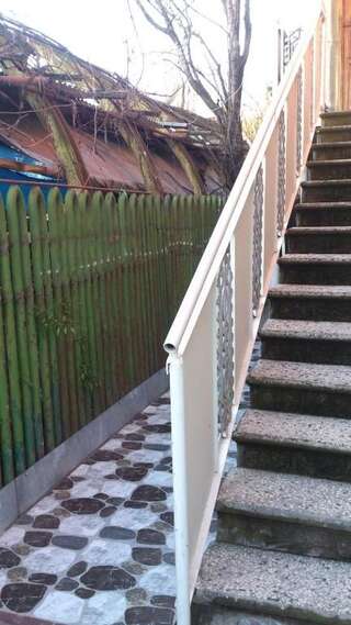 Гостевой дом JA Кутаиси Трехместный номер с общей ванной комнатой-43